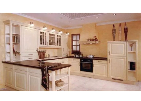 為什么越來越多人放棄實木家具，反而選擇全鋁定制？原因很簡單